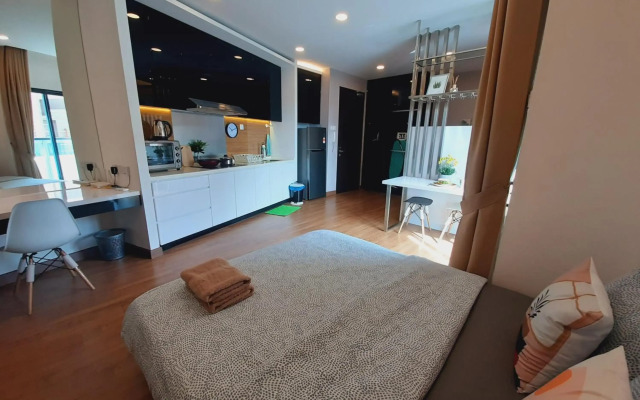 Symphony Tower Studio #2 with balcony