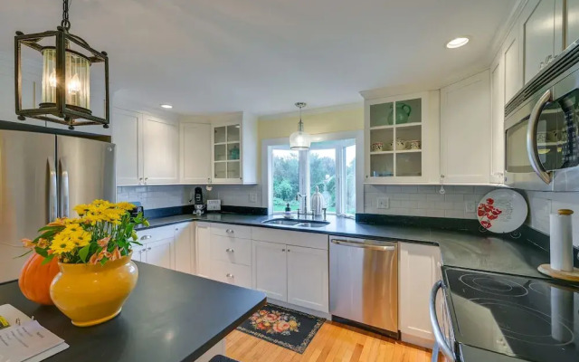 Marblehead Retreat w/ Sprawling Yard & Gas Grill!
