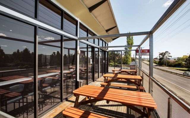 Nightcap at Riverside Hotel