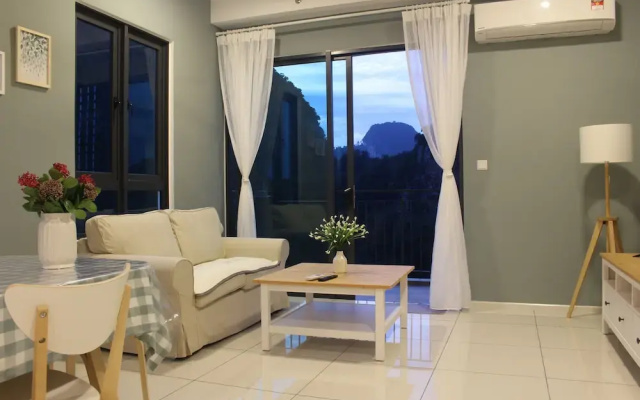 Mountain & Theme Park Views' Cozy Suite