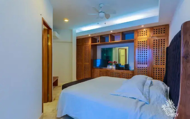 Deep Blue Condos - Entire