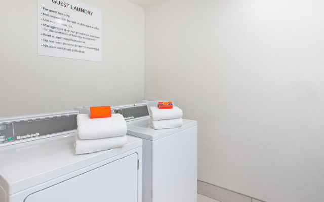 Holiday Inn Express & Suites Corona by IHG