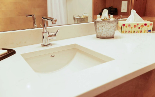 Sproat Lake Landing Resort