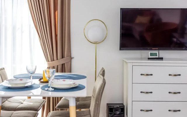 Bright 2bedroom home @terrace+parking, by Cohost