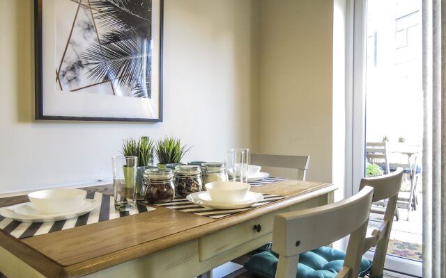 Tudors eSuites Birmingham Townhouse Private Garden Free Parking