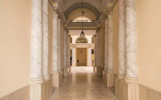 Colosseo 2 Bedroom Walking Distance