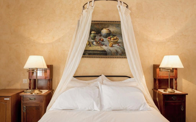 Nafsimedon Hotel