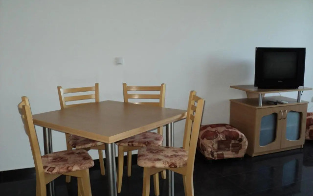 Meni Apartments and Guest Rooms