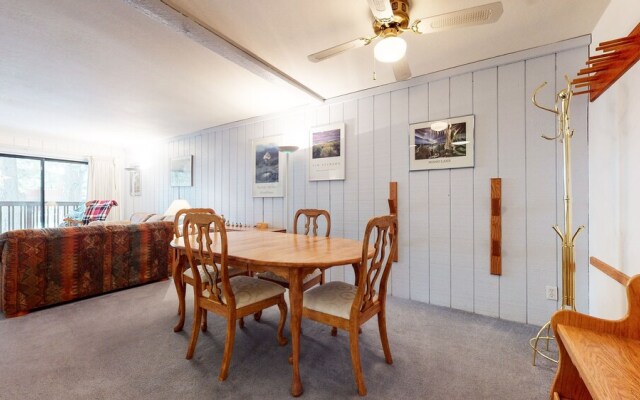 Summit 41 Spacious and Stones Throw to Eagle Lodge by RedAwning