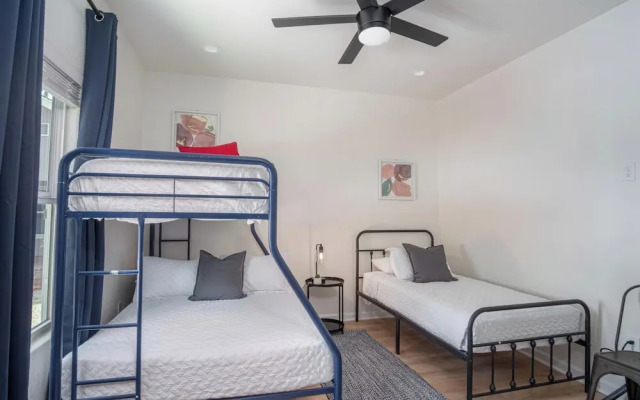 Vibrant 4br/3ba Oasis Near Happy Downtown!