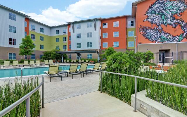 Homewood Suites by Hilton TechRidge Parmer @ I-35