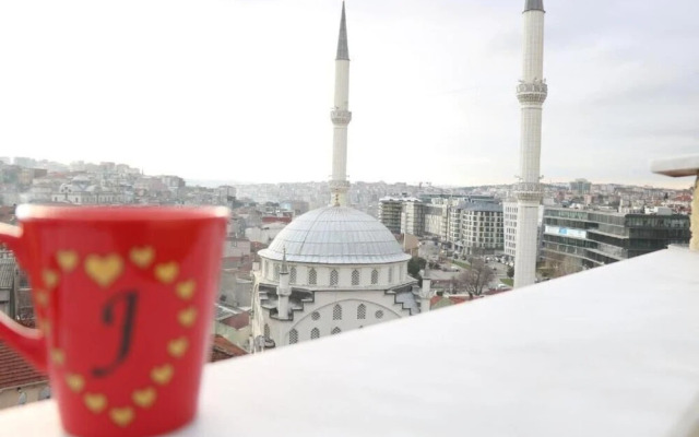 Taksi̇m Whi̇te Sui̇t