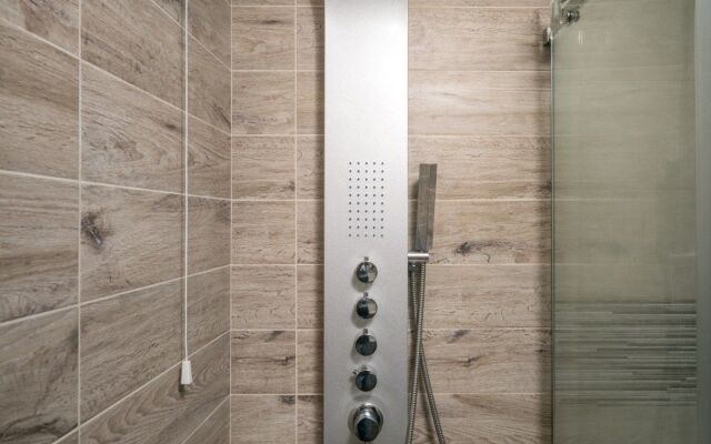 Alamis Hotel & Apartments
