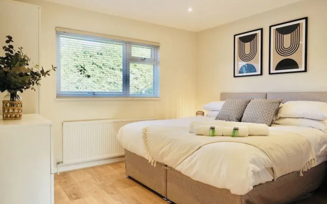 Farnborough 122 Park Road