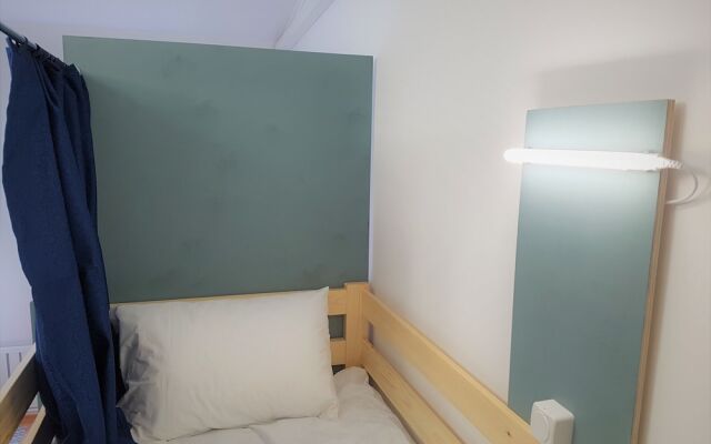 Seal hostel