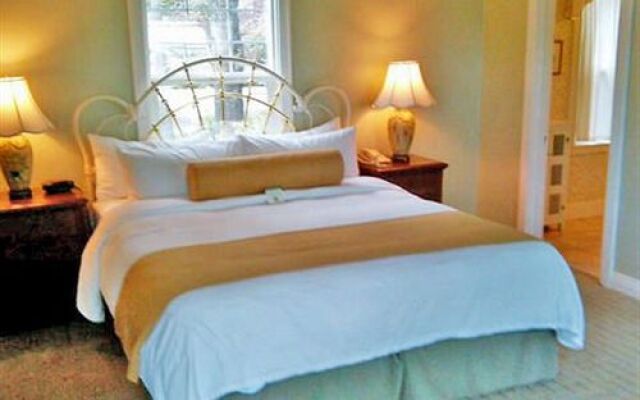 Colonial Terrace Inn by the Sea