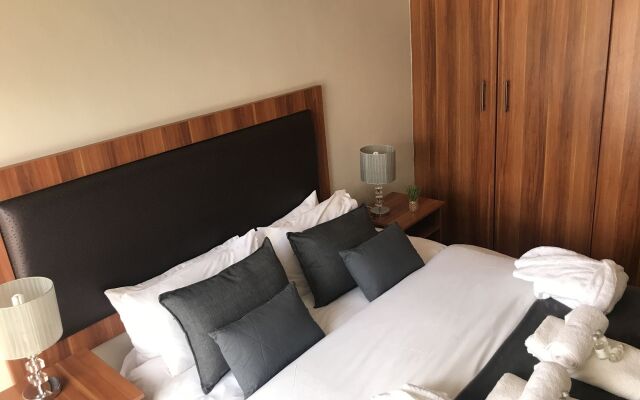 Manor Hills Guest Lodge