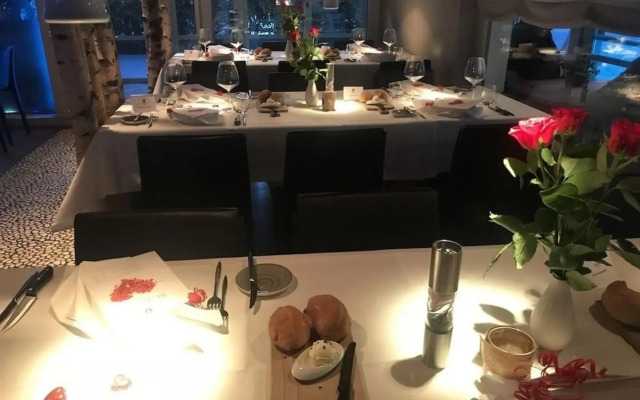 Adhhoc Hotel