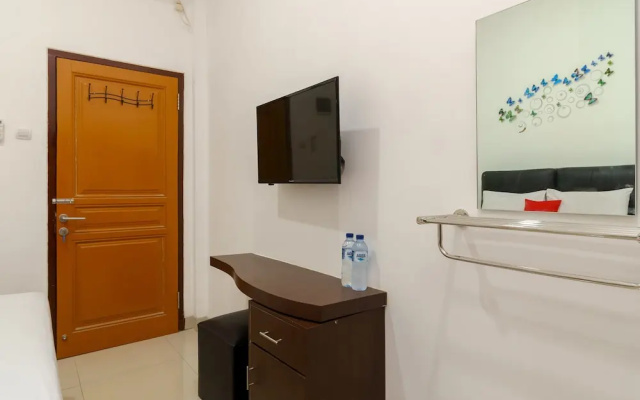 RedDoorz near Kejaksan Station Cirebon 2