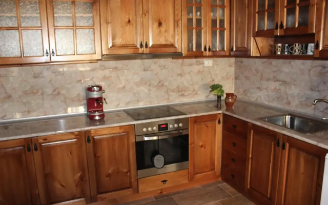 Delchevata Kushta V Leshten