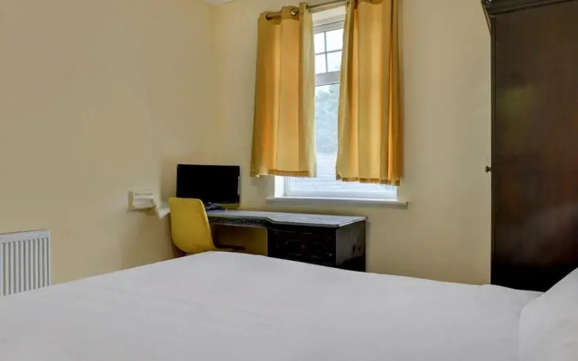 OYO Empire Hotel