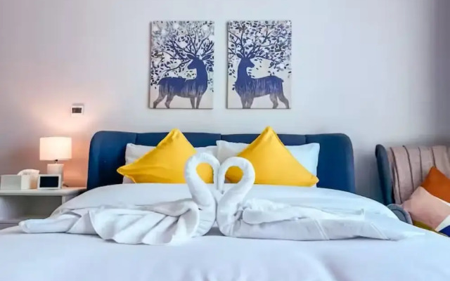 Greek View Studio Farhad Azizi Residence Al Jaddaf