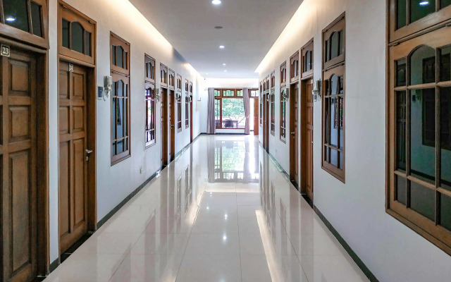 RedDoorz near Pasar Atom Mall