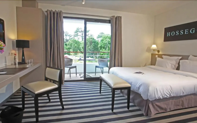 Hotel 202