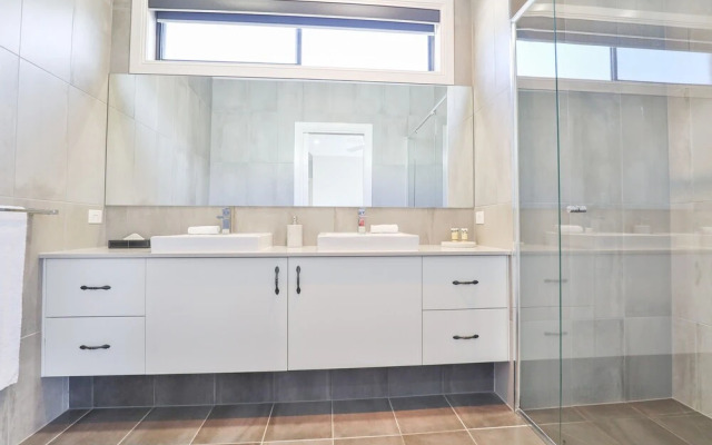 Indulge Luxury Homes - Dockside Marina