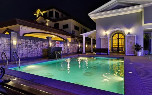 Mochi Pool Villa Co-Living