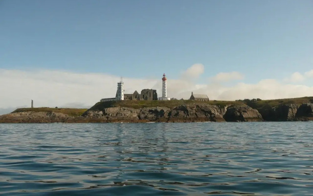 Holiday Home in Plouarzel Near Sandy Beach