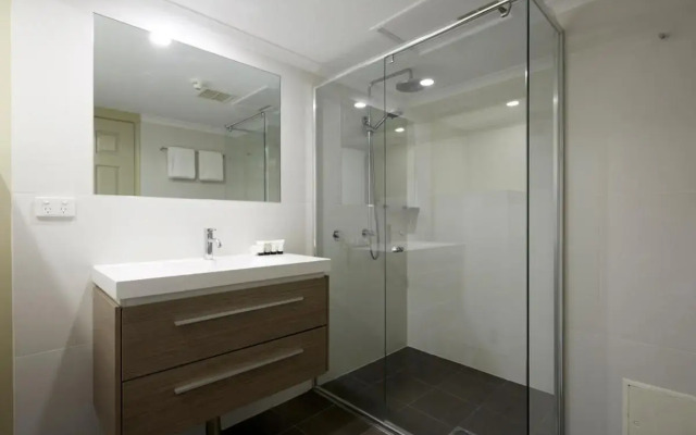 Pinnacle Apartments