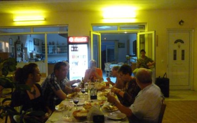 Babis Taverna And Rooms