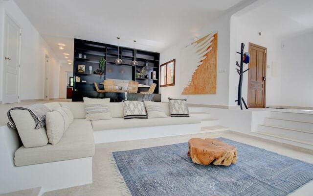 Villa - 4 Bedrooms with Pool and WiFi - 107785