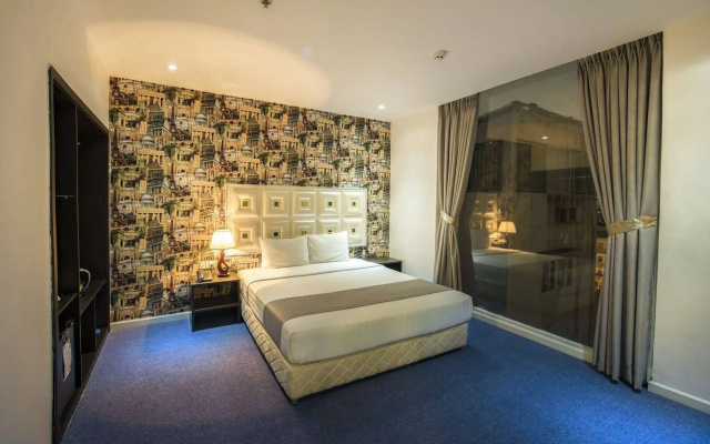 Golden Crown Hotel