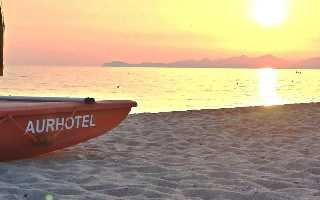 Cumeja Beach Club & Hotel
