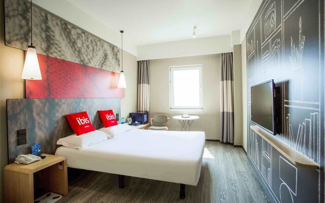ibis Qingdao Ningxia Road