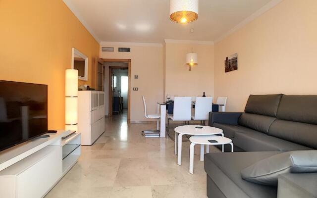 2239-Lovely 2 bedrooms with pool and paddle court