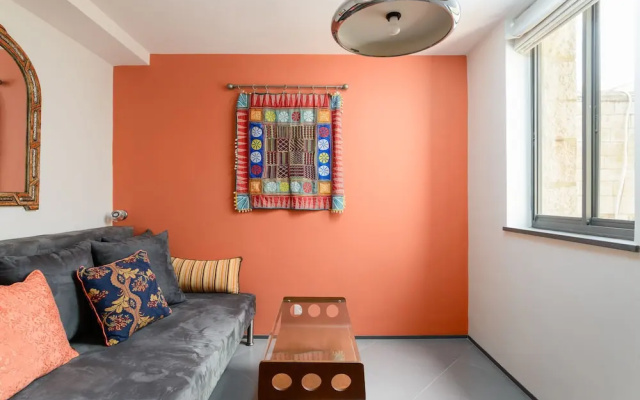 Luxury Duplex with Rooftop by FeelHome
