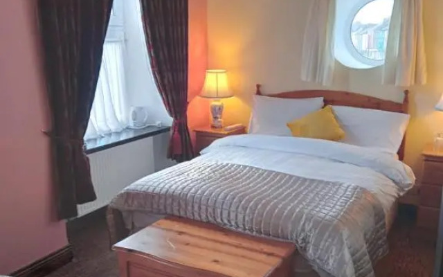 Buggle's Pub and Accommodation