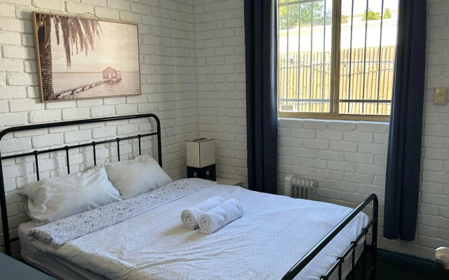 The Shiralee - Hostel