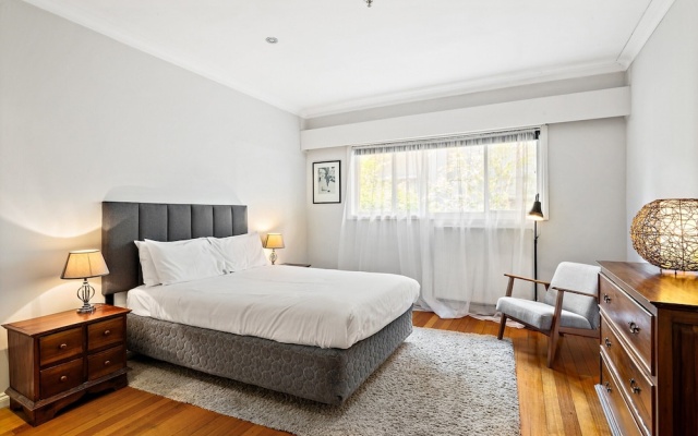 Spacious 5-bed Home With Pool in Glen Iris