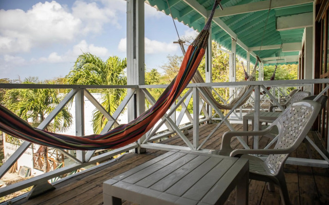 South West Bay Cabañas