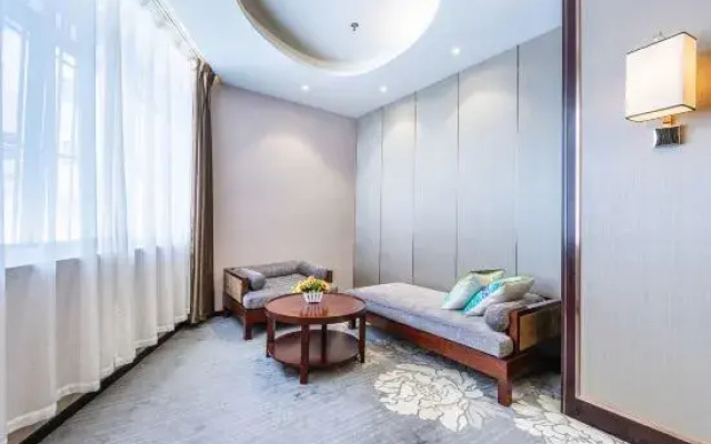 Asia Europe Hotel (Lan Da Er Yuan Branch, Xiguan Metro Station)