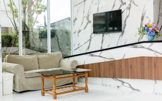 Thongchen Residence