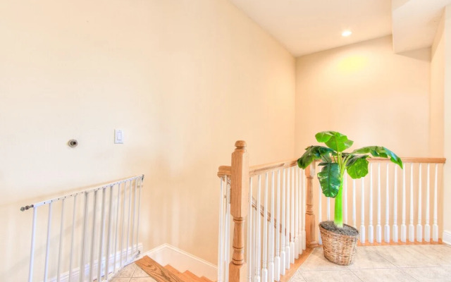 Bayway Luxury Townhome 4 Bedroom Townhouse by RedAwning