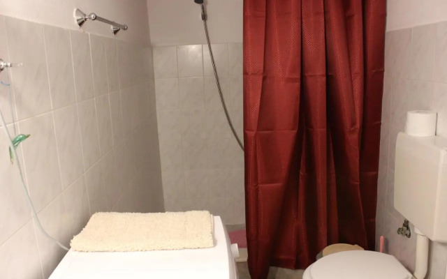 Aaron Apartments