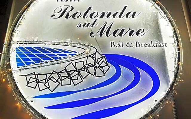 BB Una Rotonda Sul Mare