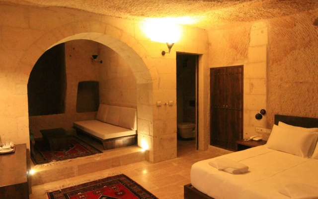 Tafana Cave & Stone Lodge