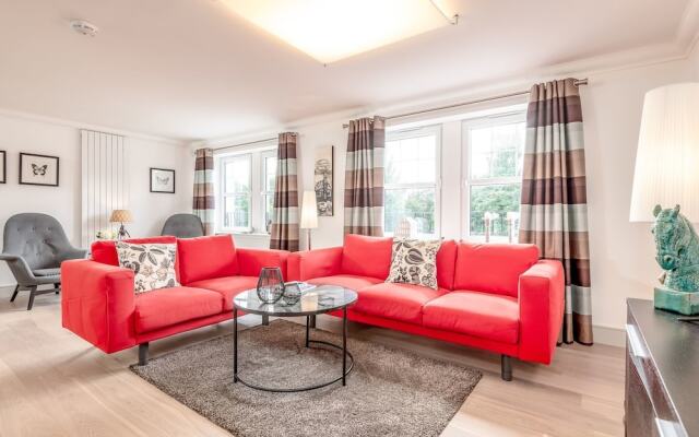 Kinness House, Luxury Apartment with Parking